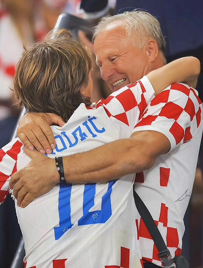 单届世欧预／欧预赛进球榜：哈兰德、莱万16球并列第一