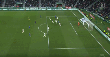 匹兹堡海盗队姜正浩在比赛中遭遇骨折滑垒，引发联盟保护球员讨论