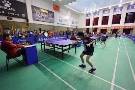 隐蔽骗术：揭秘“赌场周边的高利贷中介如何利用赌客的走投无路进行勒索”。（揭开赌场周边高利贷中介的勒索黑幕：如何趁赌客绝境下手）