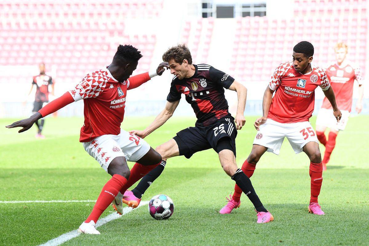 网球场上 网球场上